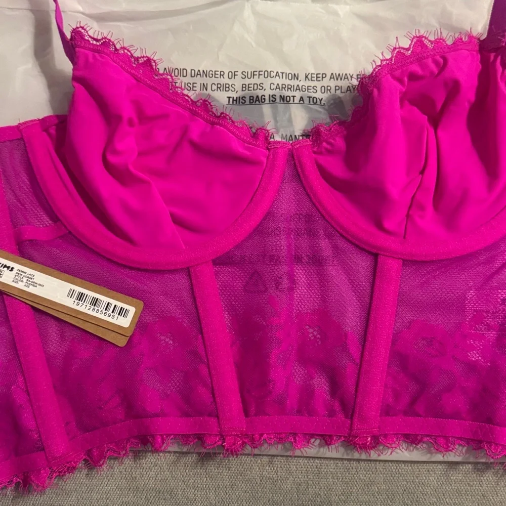 SKIMS LACE BALCONETTE CORSET | FUCHSIA - Picture 5 of 6